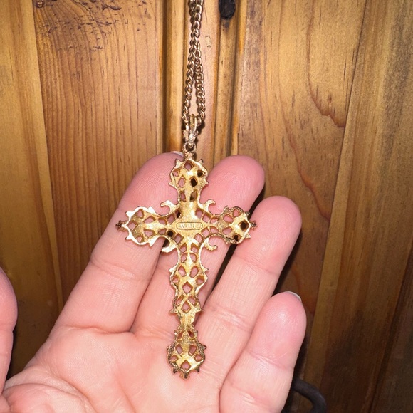 Vintage gold toned cross pendant. - Picture 3 of 3